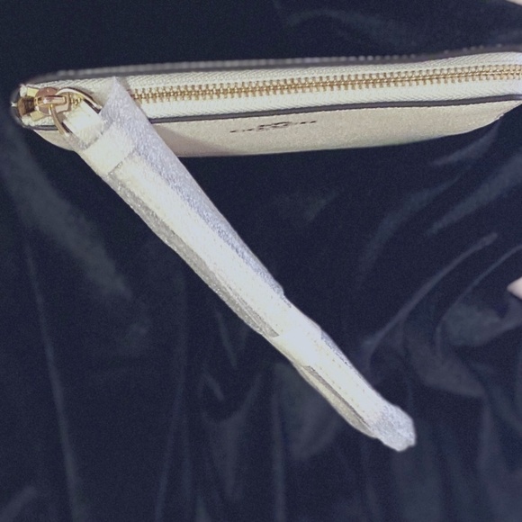 New Coach Corner Zip Wristlet - Picture 8 of 9